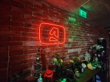 Low-light samples, ultrawide camera (0.5x) - 12mm, f/2.0, ISO 12192, 1/9s (4096x3072px) - Motorola Razr 70 Ultra review
