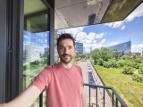 Selfie samples, ultrawide camera (0.5x) - 12mm, f/2.0, ISO 556, 1/229s (4096x3072px) - Motorola Razr Fold review