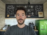 Selfie samples, internal camera - 22mm, f/2.4, ISO 1278, 1/50s (3280x2460px) - Motorola Razr Fold review
