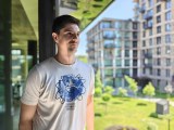 Human subjects, main camera (1x): Portrait mode - 26mm, f/3.5, ISO 80, 1/251s (4096x3072px) - Oppo Reno16 review